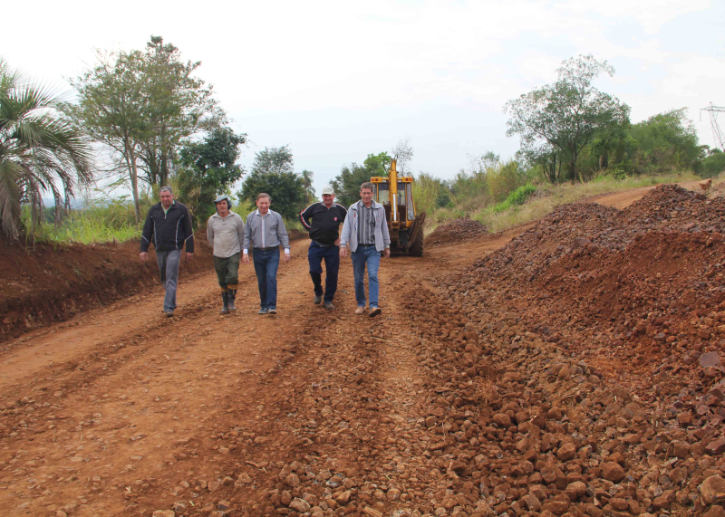 EXECUTIVO VISTORIA OBRAS NAS ESTRADAS DA LOCALIDADE DE BARRINHA
